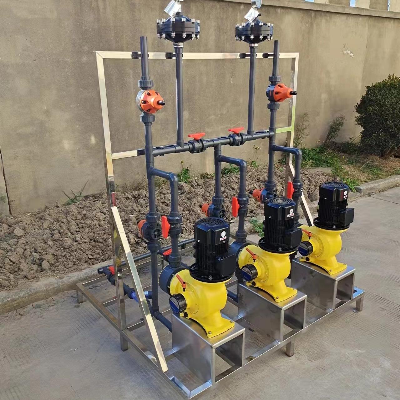 Asit ve alkali için iki arada dozlama cihazı